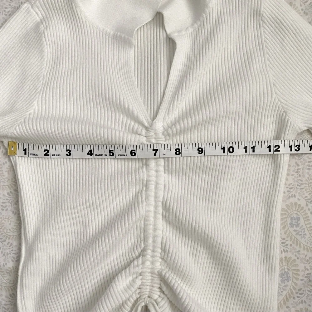 Dreamers by Debut (juniors) ribbed long sleeve scrunch top, white - Picture 5 of 7